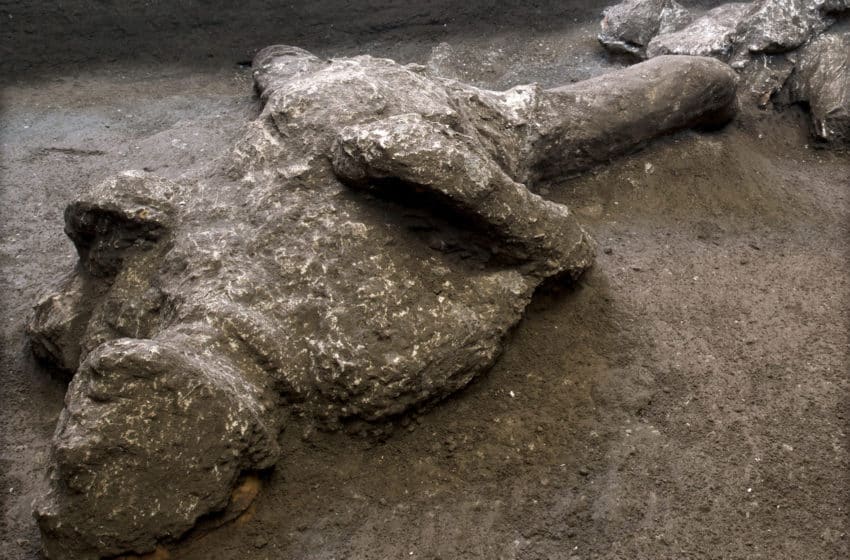  Two charred men: Ancient remains unearthed at Pompeii