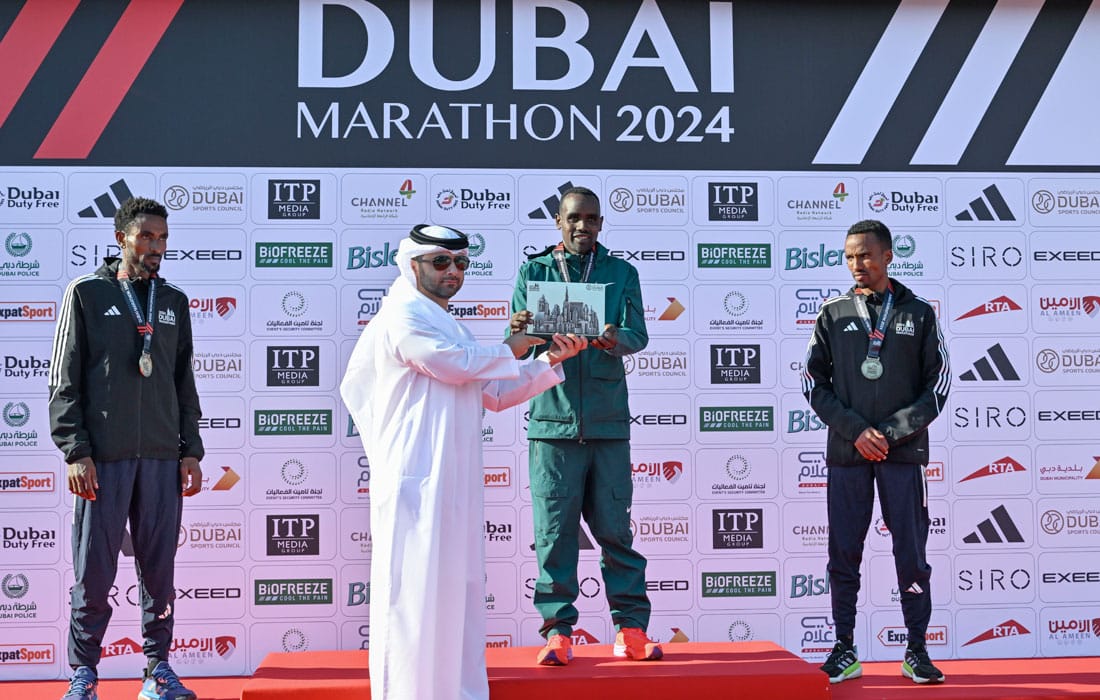 Dubai-Marathon-awards-Sheikh-Mansour
