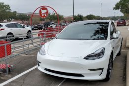 TikTok user trapped in 46-degree heat after her Tesla locked her in during an update