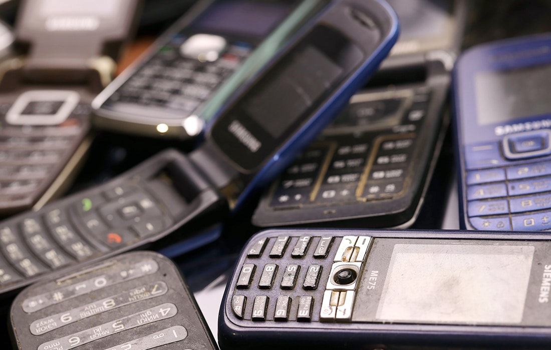 Dumbphone-z-gen-adults-comeback