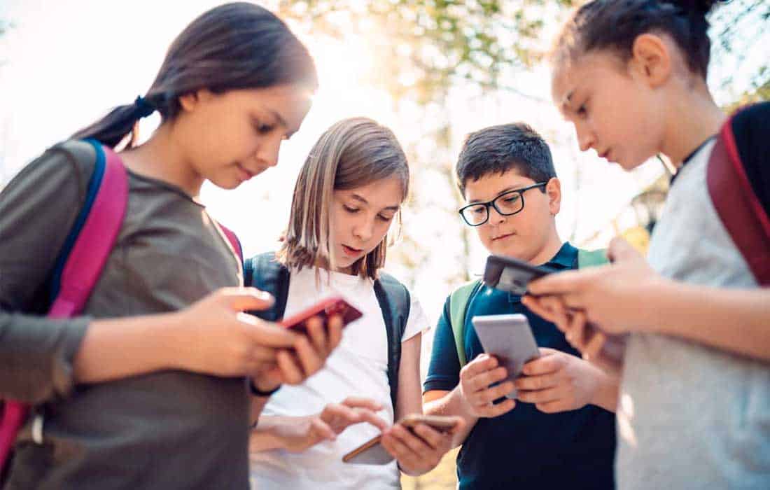 UAE Ministry bans mobile phones in schools for students, parents