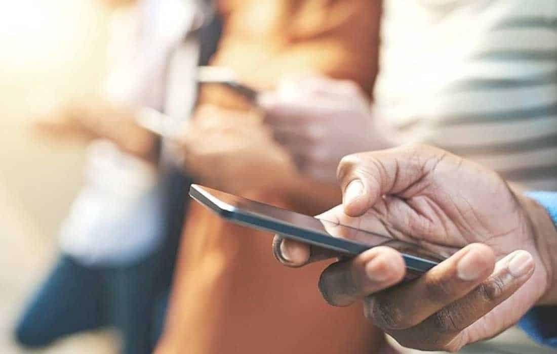 A study reveals that giving up your phone for 3 days can change brain activity, highlighting smartphone addiction risks.