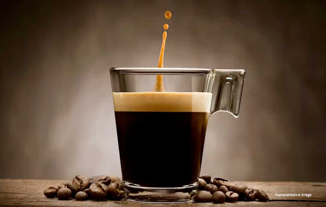 Drink black coffee daily to boost focus, burn fat, and protect your health — perfect for busy professionals and fitness seekers!