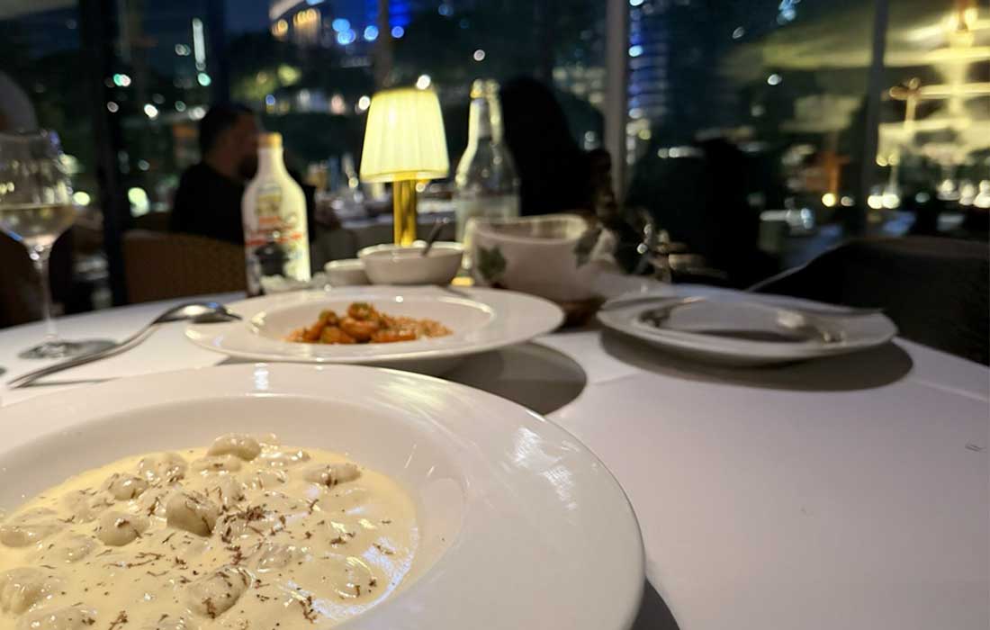 Arrogante Sociale Dubai midweek party