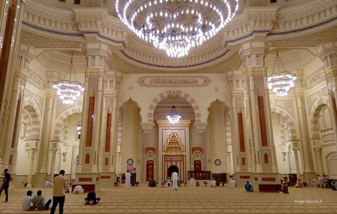 must-visit-places-sharjah-AL-NOOR-MOSQUE