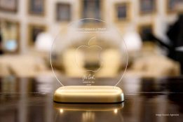 Tim Cook stuns internet by gifting Trump gold Apple plaque on live TV