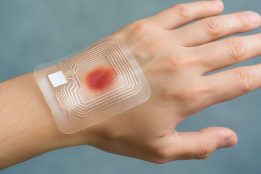 This bandage heals wounds 4x faster — no drugs needed