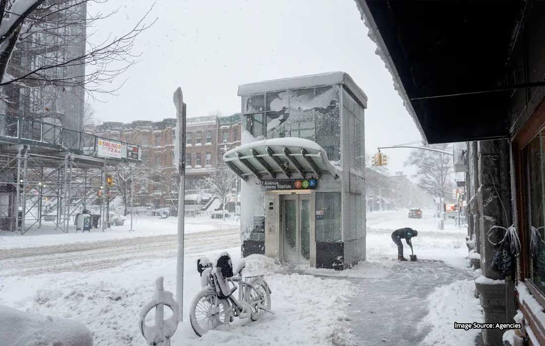 Northeast snowstorm paralyses New York and surrounding states