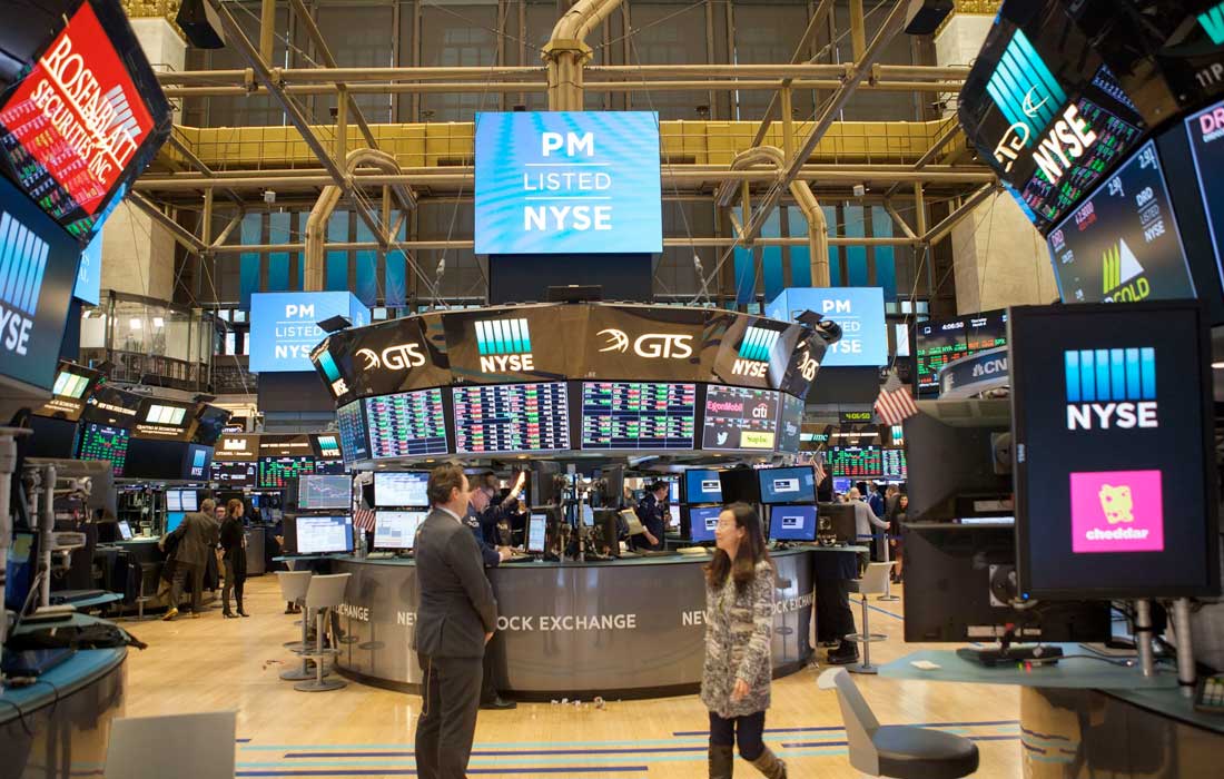 Wall Street tumbles as tech stocks slide