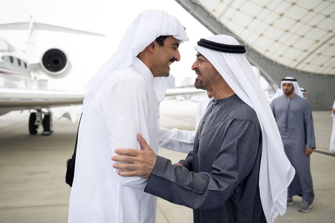 UAE President receives Emir of Qatar on fraternal visit and discusses regional developments