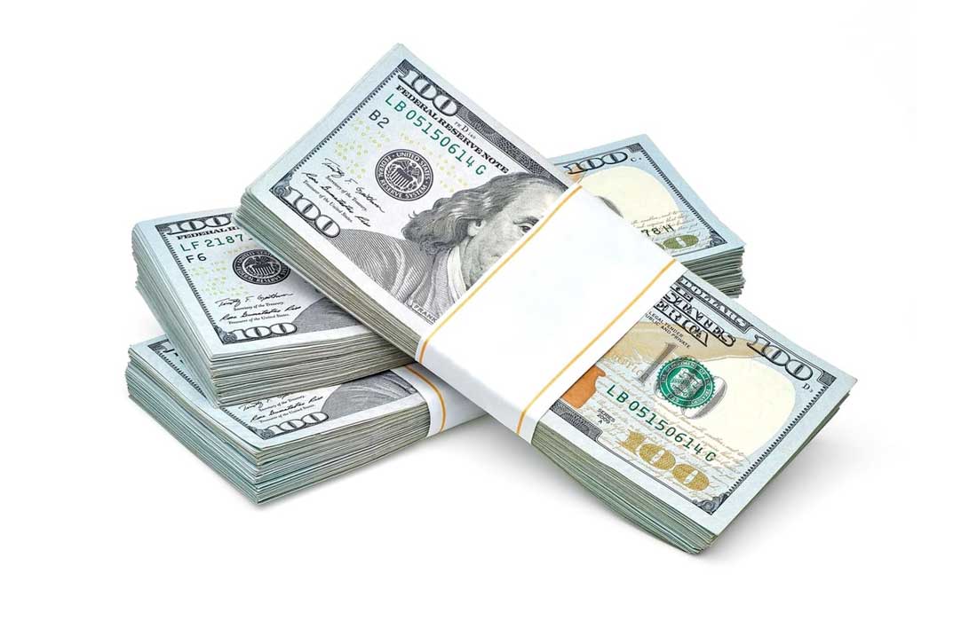 US dollar holds near 10-day high as oil prices edge lower