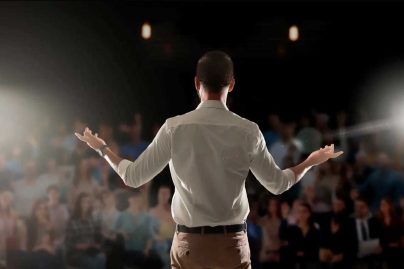 Eye contact in public speaking improves confidence and audience connection