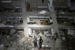 Twin Venezuela earthquakes kill 32, injure 700 as rescue efforts continue