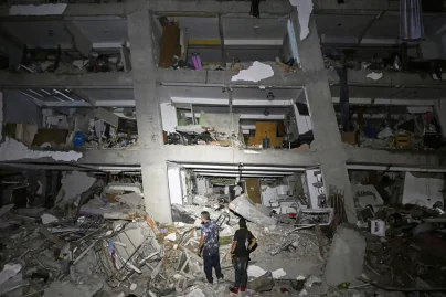 Twin Venezuela earthquakes kill 32, injure 700 as rescue efforts continue
