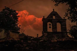 Madrid wildfire forces thousands to flee as Spain declares national emergency