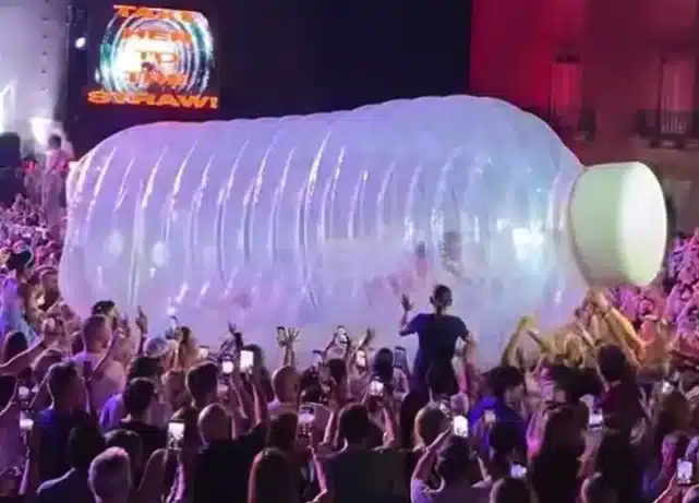 Katy Perry trusted fans with one job… and they hilariously failed
