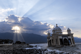 Indonesia tests mosque earthquake alerts to save lives before tremors strike