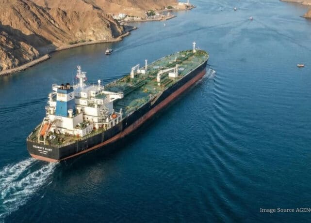 Oil tanker navigating Gulf waters as Brent crude prices rise amid Middle East tensions and shipping risks