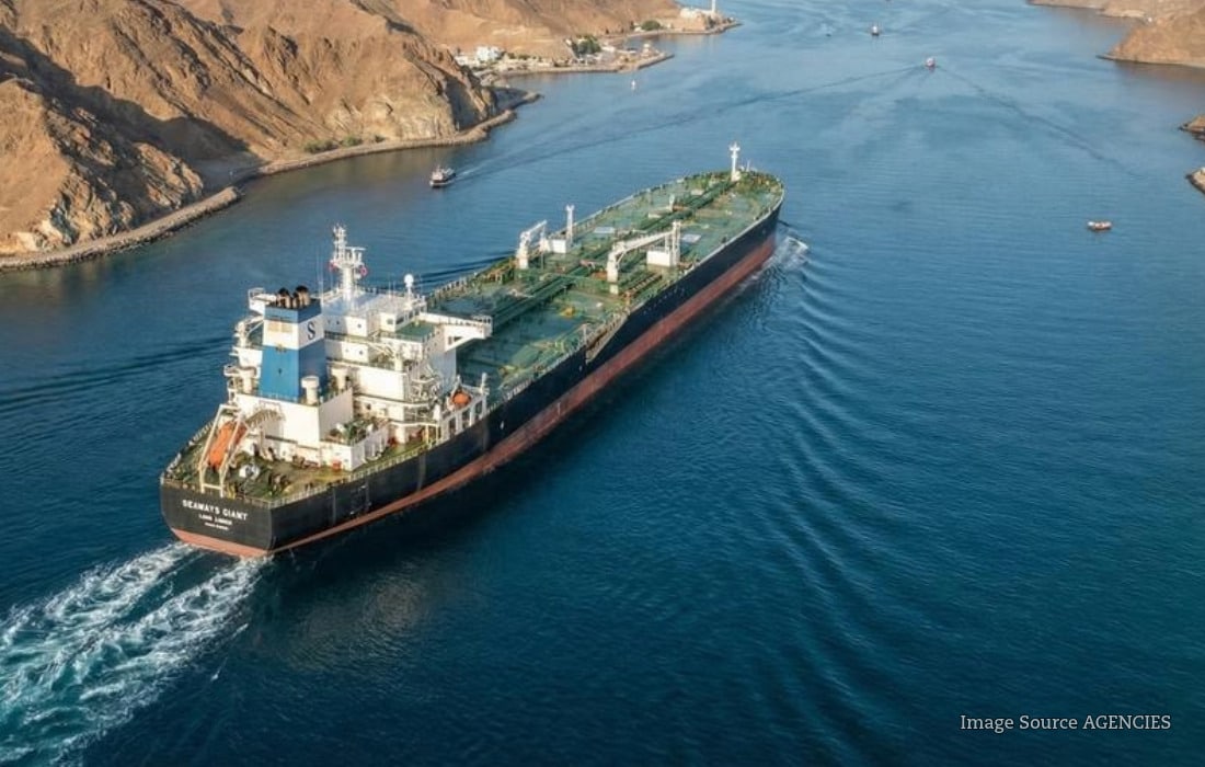 Oil tanker navigating Gulf waters as Brent crude prices rise amid Middle East tensions and shipping risks